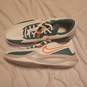 Nike White and Green Sneakers